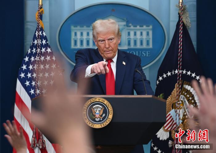 资料图：美国总统特朗普在白宫举行记者会。中新社记者 陈孟统 摄