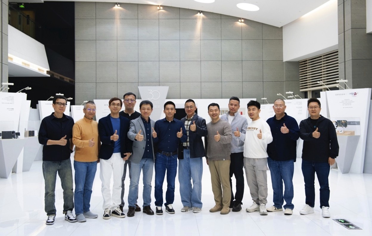 京东与漫步者签署战略合作协议：三年达成6