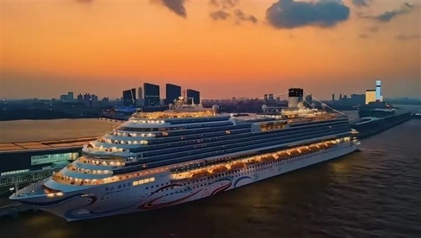 爱达·魔都号首航无目的地海上游，开启国产大型邮轮自主运营新纪元
