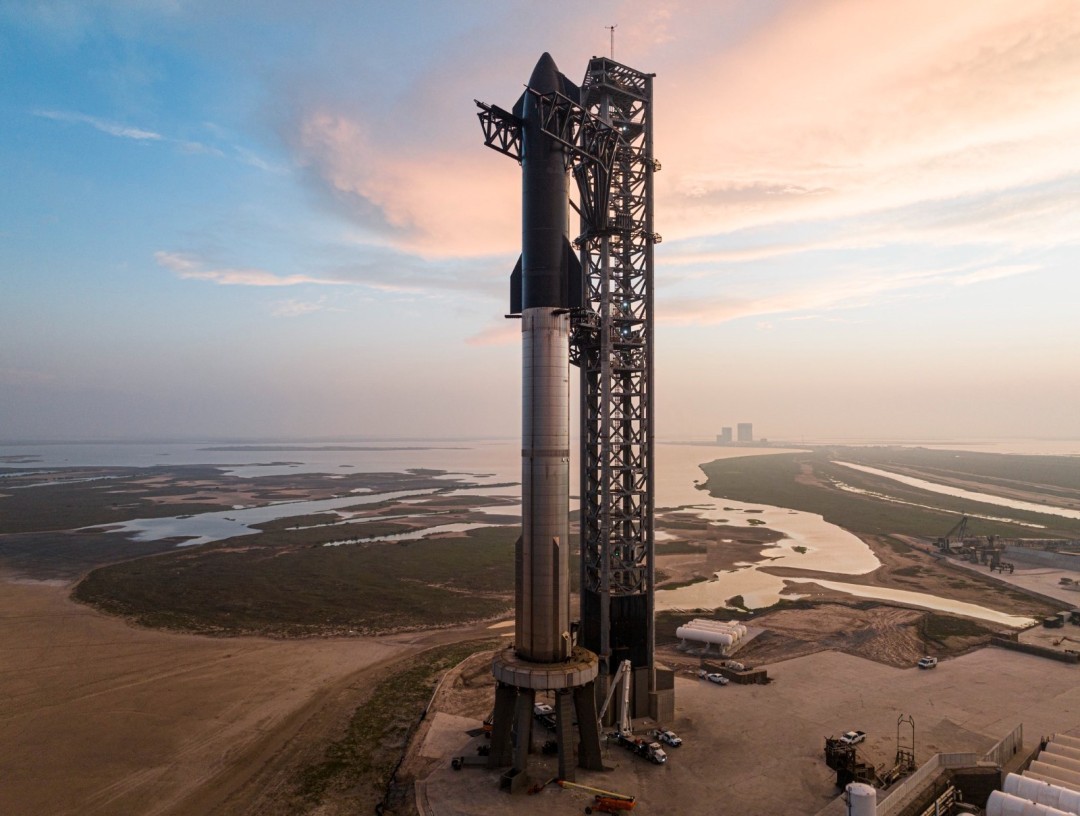 SpaceX转向月球优先战略，合并xAI
