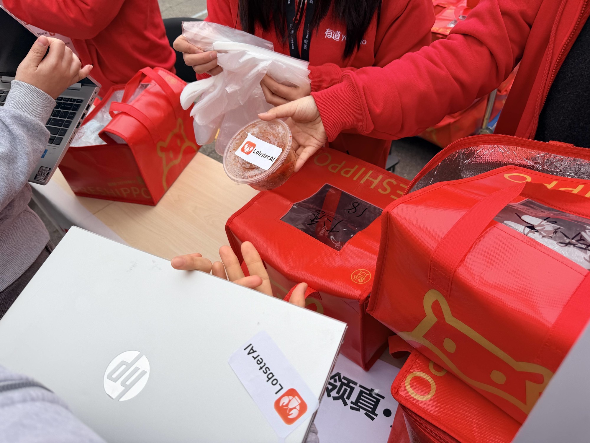 国内互联网首个开源龙虾“LobsterAI”免费安装，让大厂青年都拥有数字分身