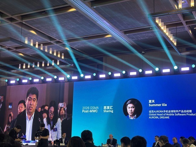 下一代手机是什么？追觅AURORA在GSMA给出了它的答案：AI原生变革