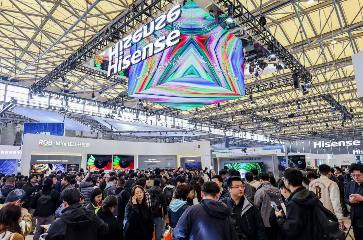 代表通道点赞的显示“科技尖货”，在AWE2026海信现场见证