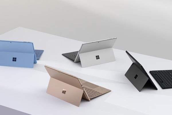 微软推Surface双芯新品:酷睿Ultra+OLED春发,骁龙X2夏至,首发触觉反馈