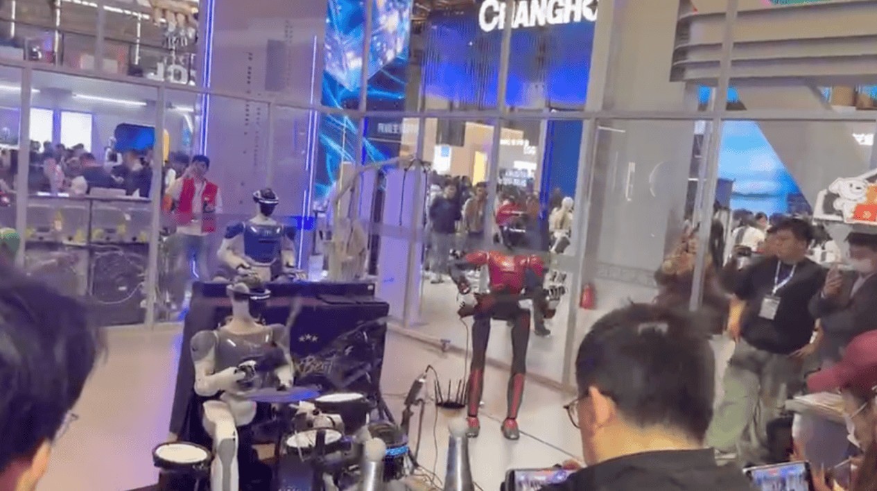 AWE 2026不只有家电新品,京东展区机器人乐队也成看点
