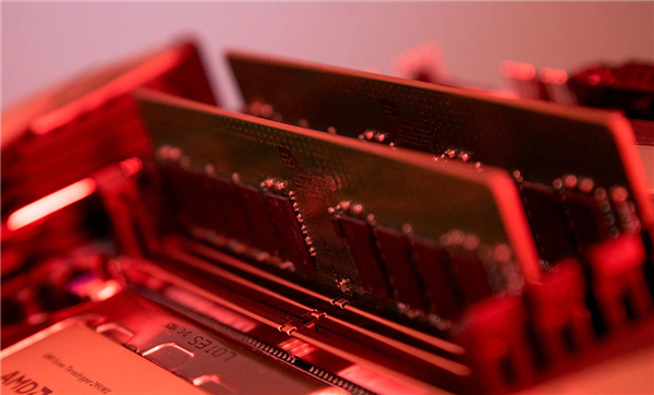 DDR4内存价格飙升19倍，AI驱动产能