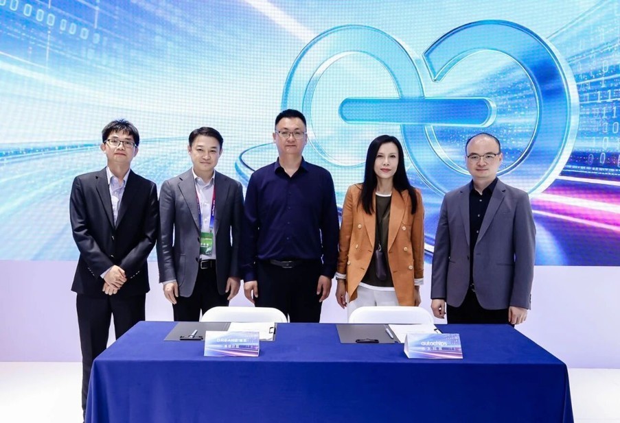 北京车展现场签约!四维图新与追觅科技旗下品牌力量强强联合