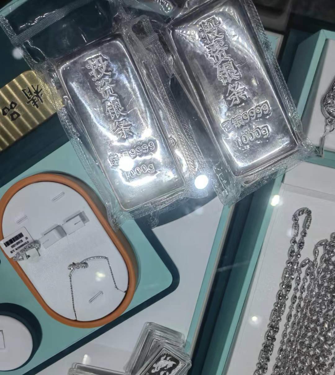 疯狂的白银：不到一个月暴涨超60% 产业