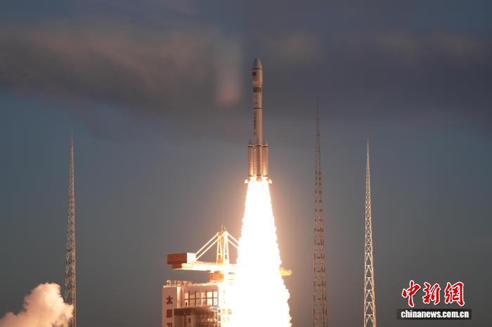 一箭18星 中国成功发射千帆极轨11组卫