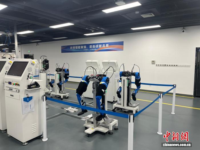 （活力中国调研行）机器人在中试验证平台“
