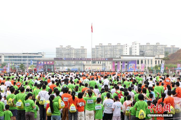 福建三明举办消防救援挑战赛 两岸2000