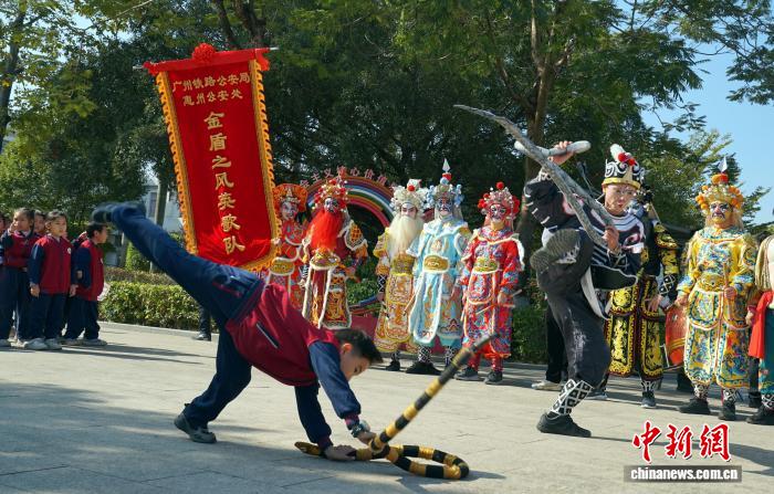 各地铁路公安开展多样活动庆祝第六个中国人