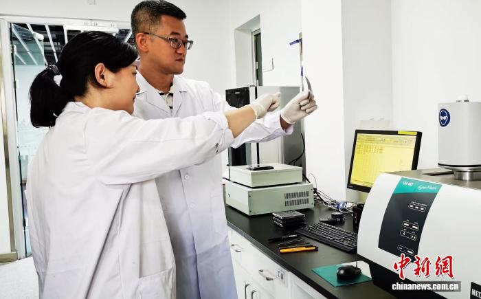 中国科学家突破氢碳联产技术 零污染制氢助